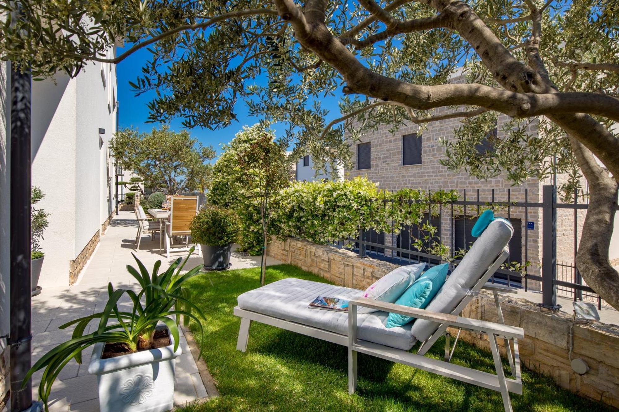 Luxury Apartment Hyperion With Private Pool And Garden Murter Exterior foto